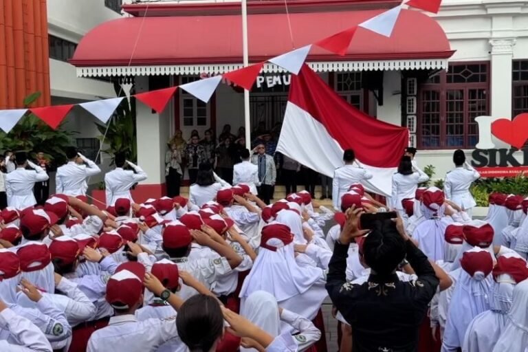 Siswa Sekolah Indonesia di Kuala Lumpur Rayakan Sumpah Pemuda dengan Upacara Bendera